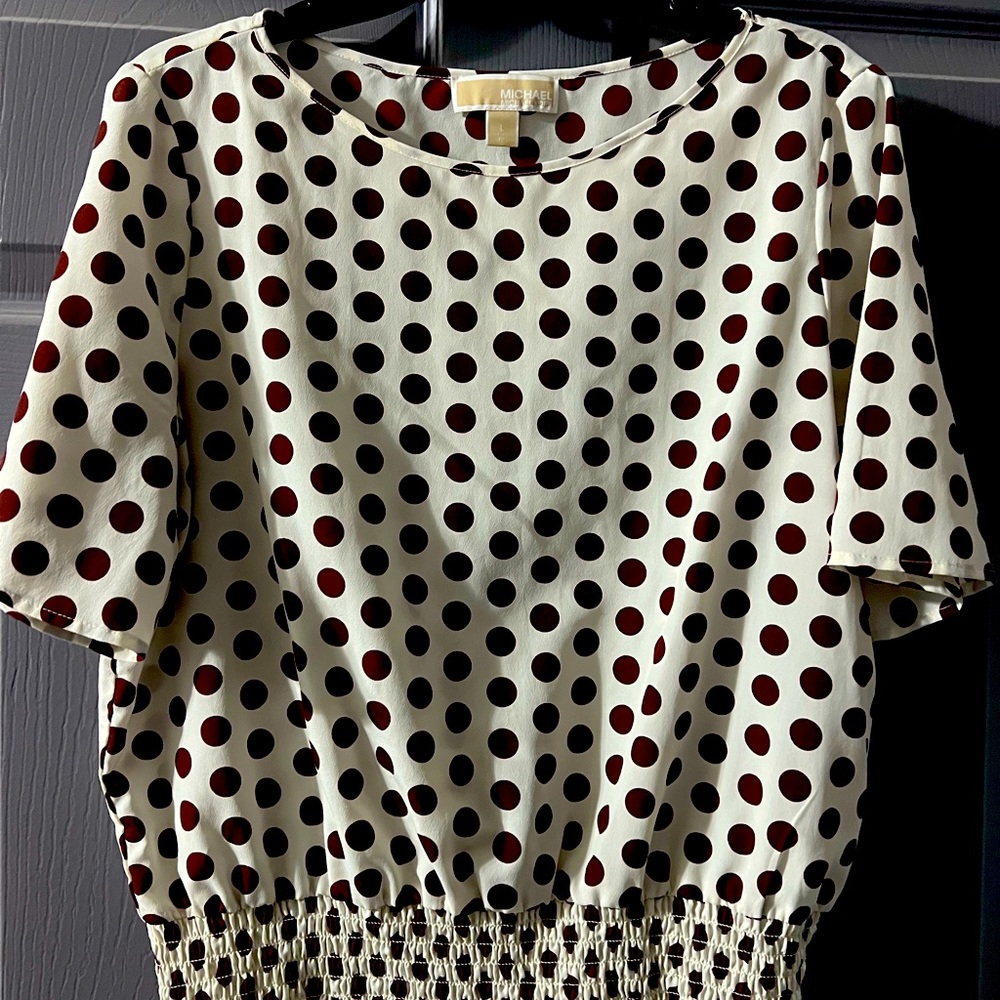 Beautiful short sleeve cream with maroon polka dots.